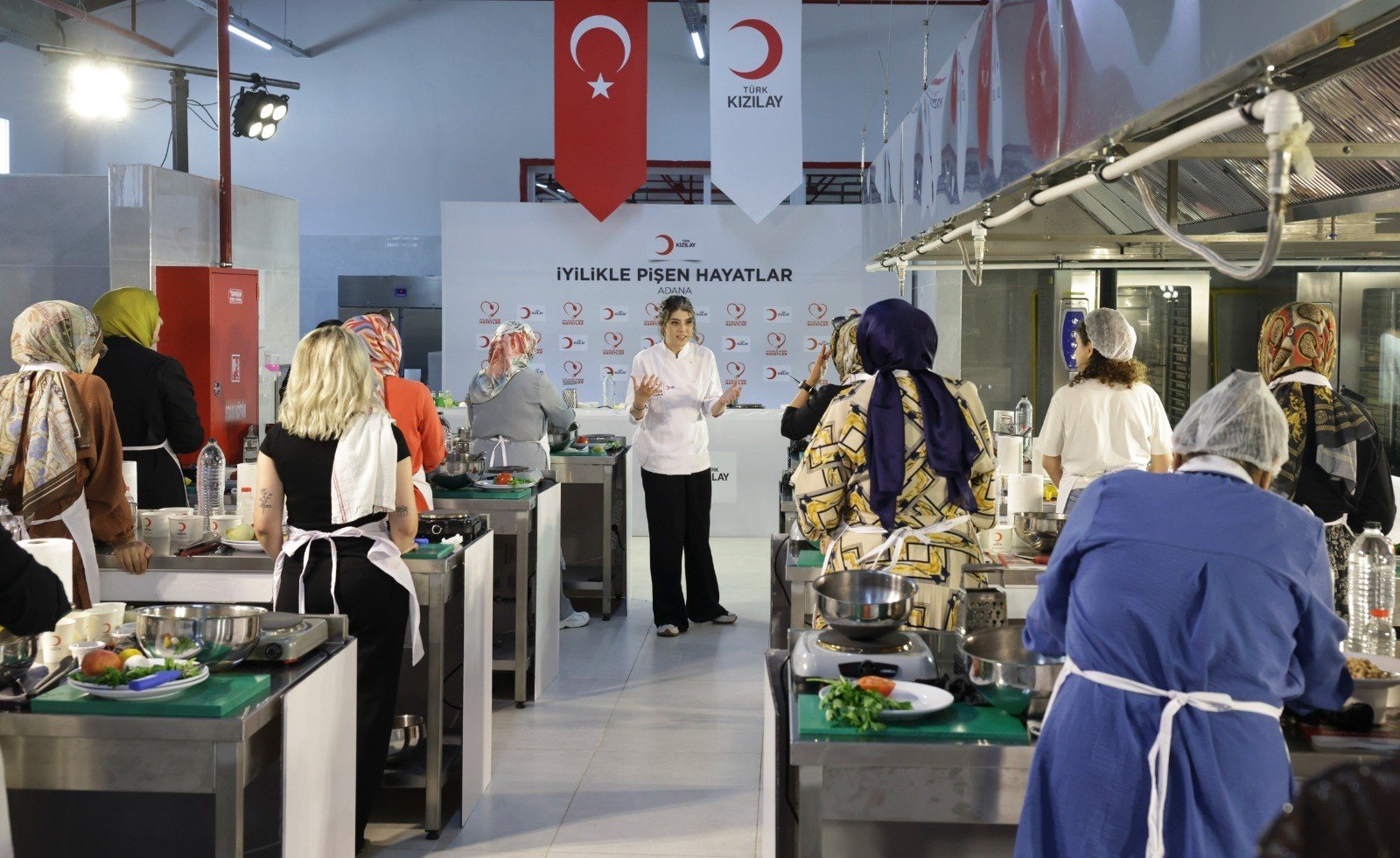 "İyilikle pişen hayatlar" Adana’da iyiliği büyüttü