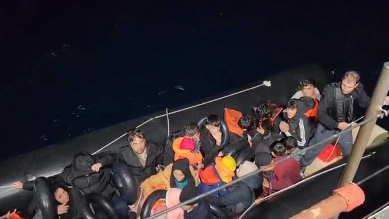 İzmir açıklarında 104 düzensiz göçmen bulundu