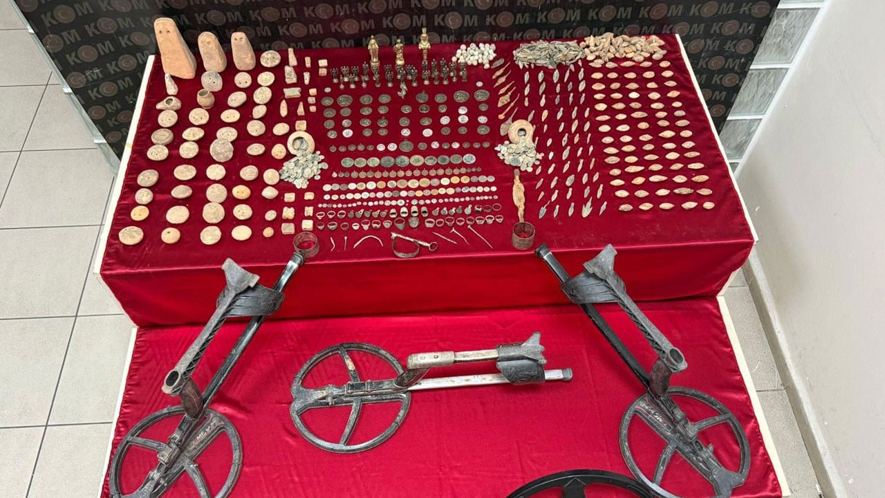 İzmir’de 1142 parça eser ele geçirildi