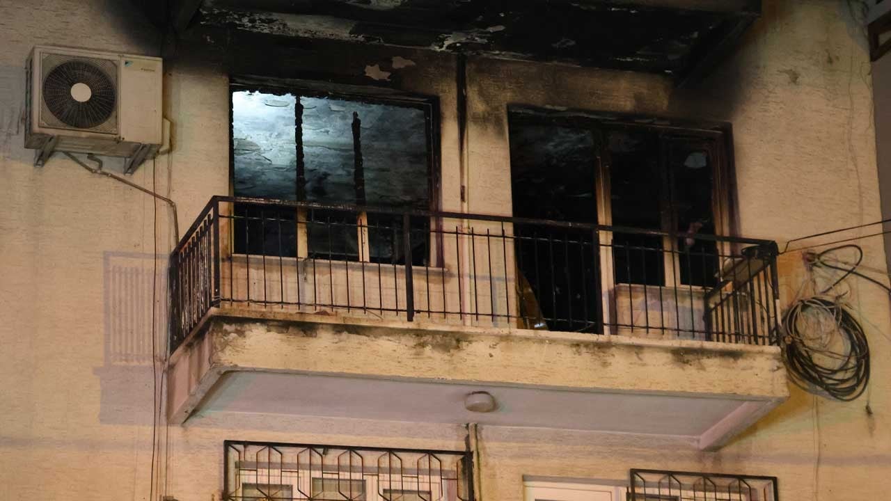 İzmir’de evde çıkan yangında baba öldü, oğlu entübe edildi