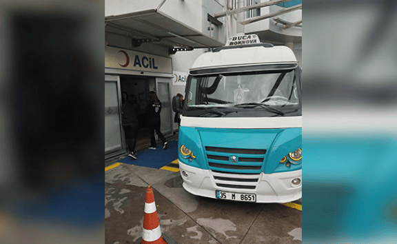 İzmir’de film sahnelerini aratmayan doğum: Dolmuşta dünyaya gözlerini açtı