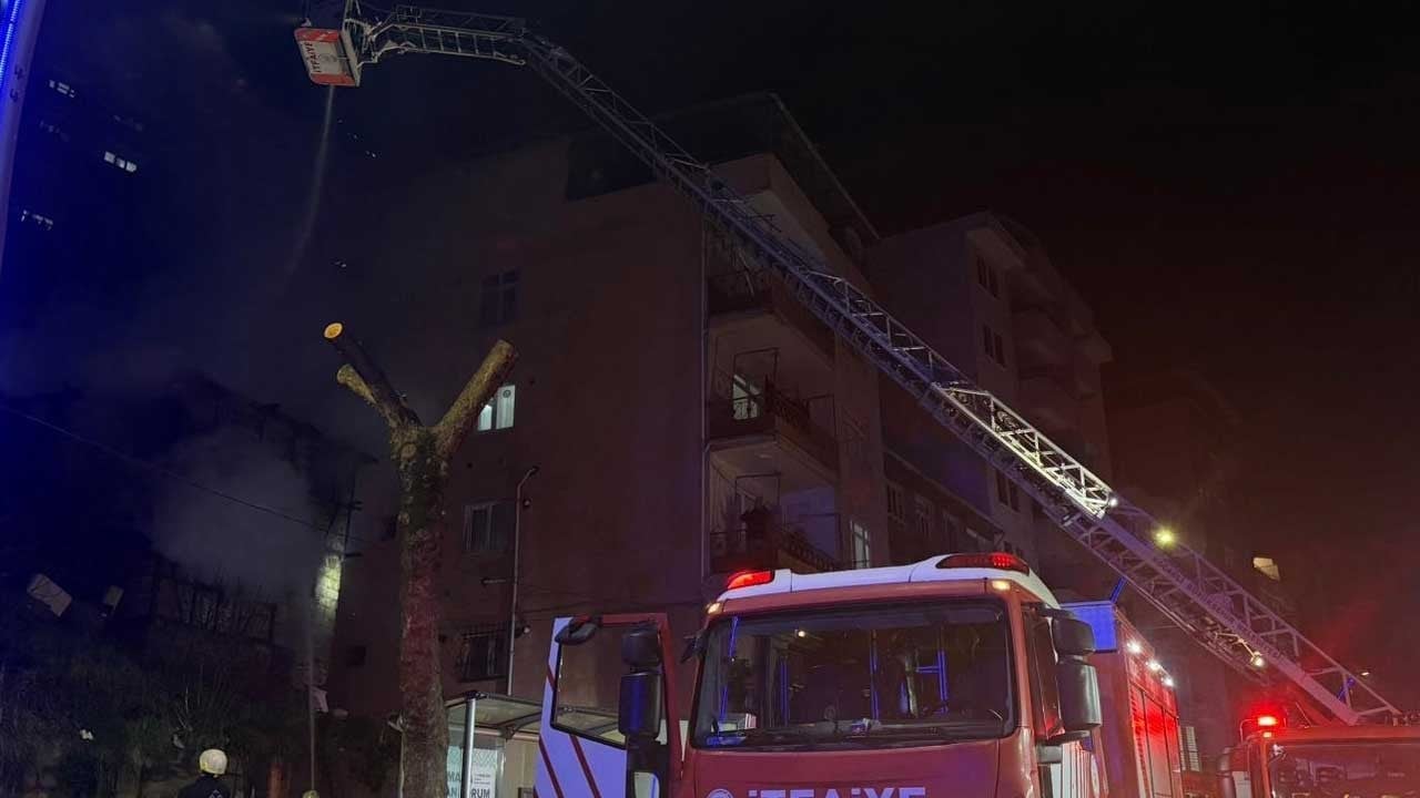 İzmit’te metruk bina gece alevlere teslim oldu