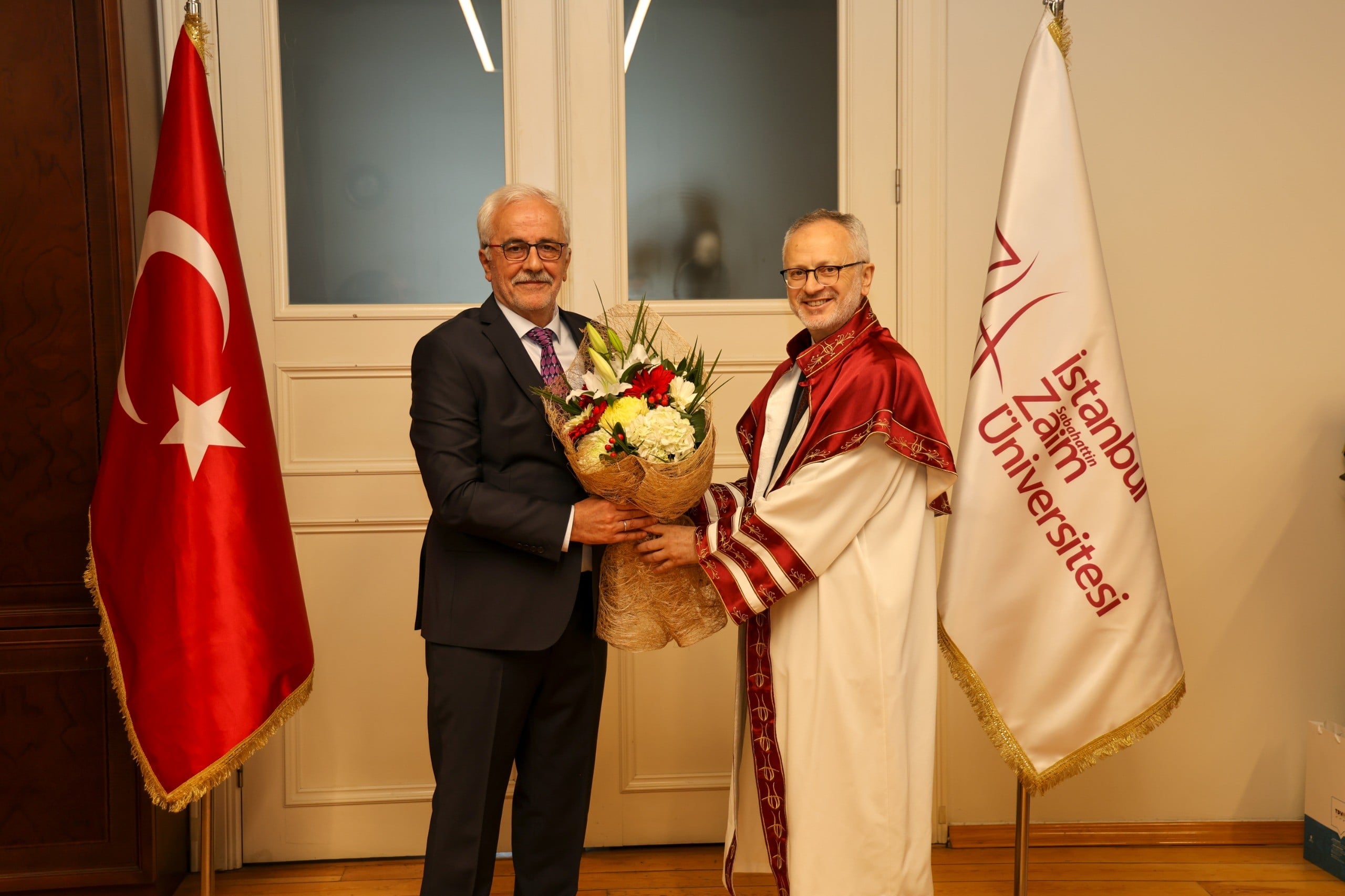 İZÜ Rektörlüğünde Devir Teslim Töreni Gerçekleştirildi