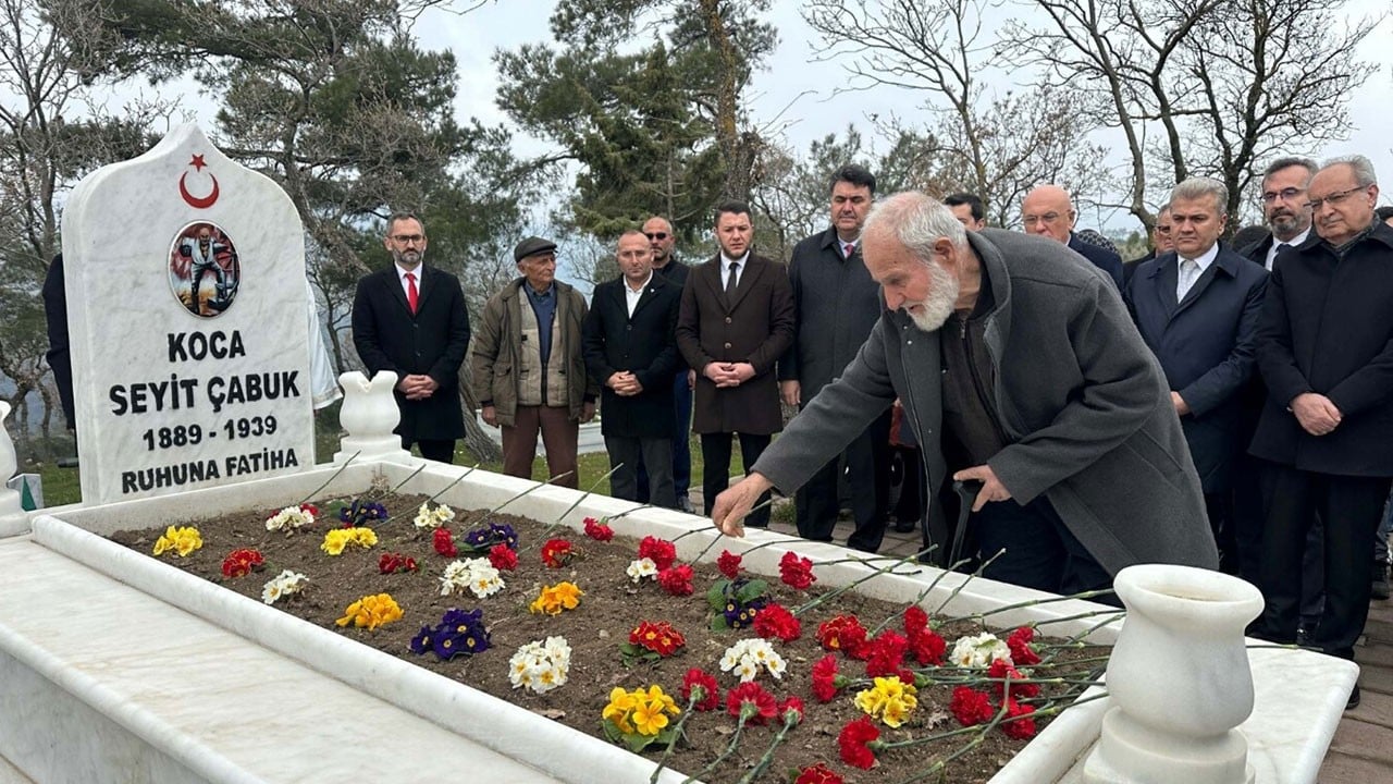 Kahraman unutulmadı! Koca Seyit mezarı başında anıldı