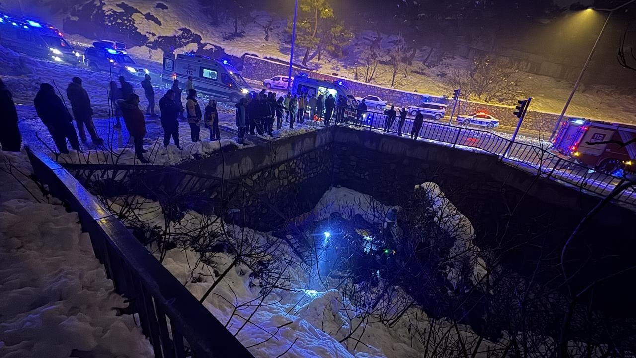 Kahramanmaraş'ta otomobil köprüden düştü: 5 yaralı