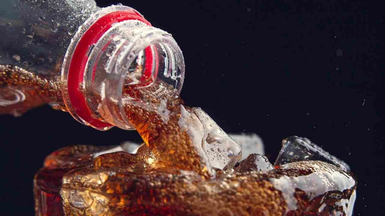 Kalbe sessiz tehdit: Gazlı içecekler sigara gibi tehlikeli