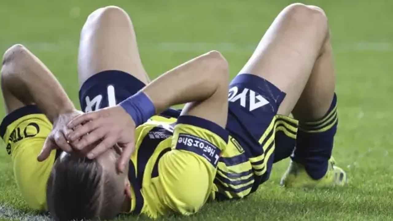 Kanarya'da derbi kabusu! Fenerbahçe 3-0 mağlubiyetle şampiyonluk yolunda ağır yaralandı!