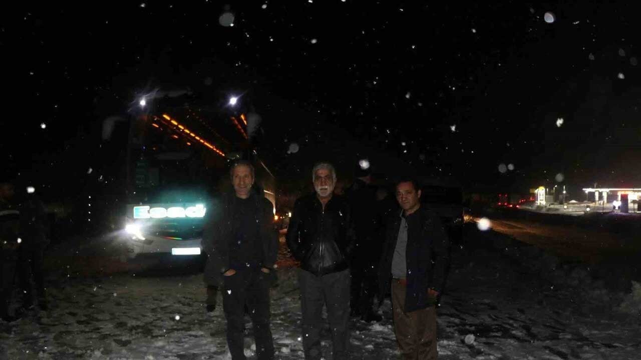 Kar ve tipi etkili oldu! Erzincan–Sivas ile Erzincan–Gümüşhane kara yolları kapandı