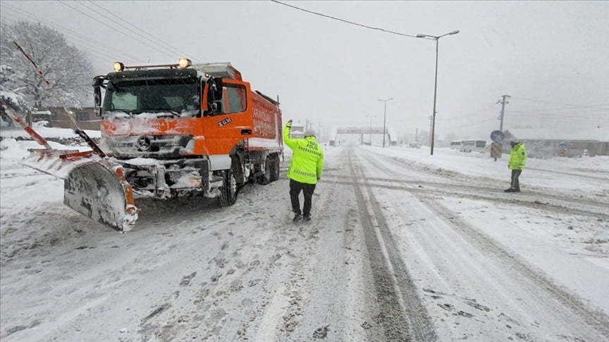 Karayollarından kar uyarısı! İşte Türkiye genelinde yol durumu