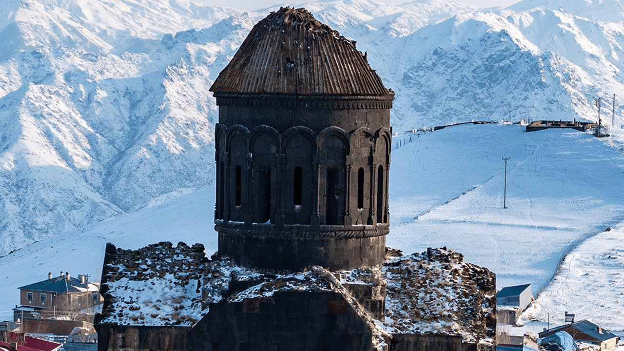 Kars ve Ardahan'da kar yağışı