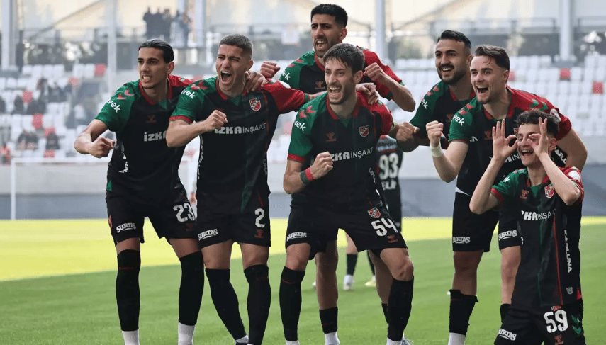 Karşıyaka galibiyet serisini 5 maça taşıdı: 56 puanla zirve takibi tam gaz!