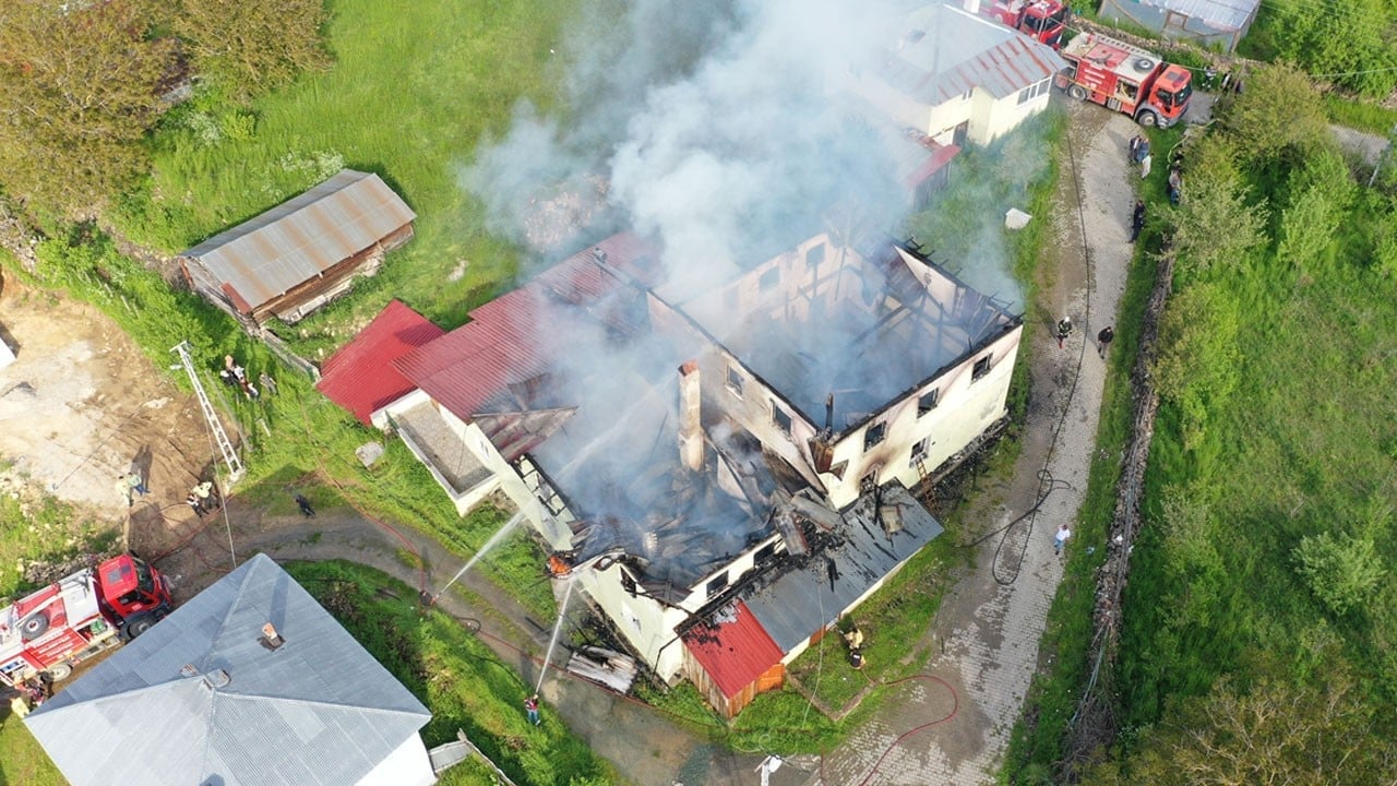 Kastamonu'da üzen haber: Köyün tek camisi yangında kül oldu