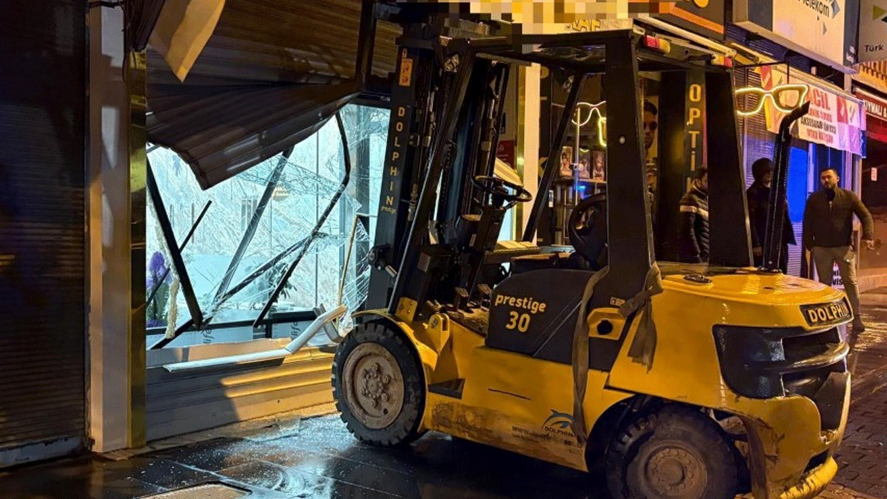 Kayseri'de akıl almaz soygun! Forkliftle dükkana daldı!