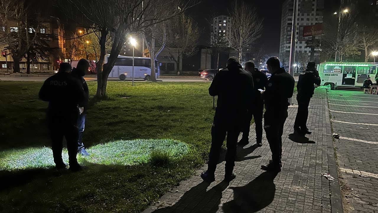 Kayseri’de ‘laf atma’ kavgası kanlı bitti! 4 kişi yaralandı