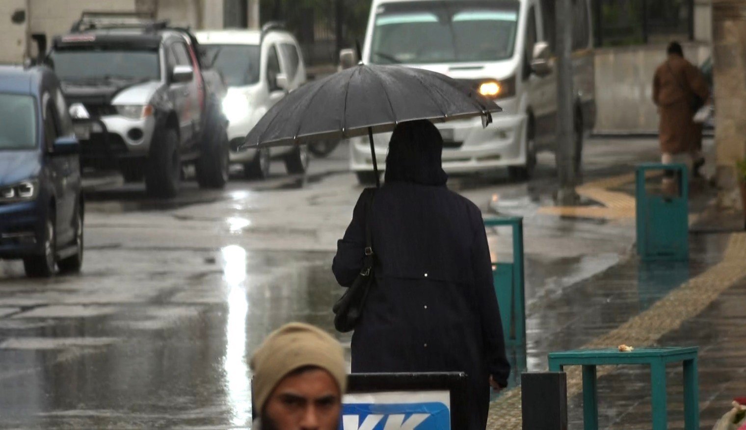 Kilis'te görüş mesafesi sıfıra indi! Sağanak ve sis trafiği felç etti!