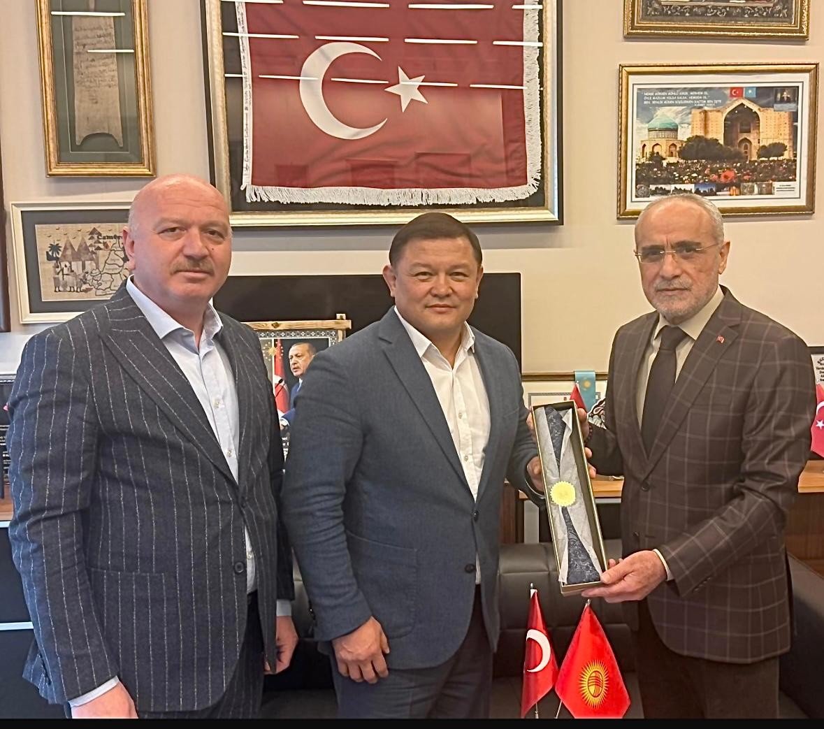 Kırgızistan Meclisi Eski Başkanından Yalçın Topçu’ya ziyaret