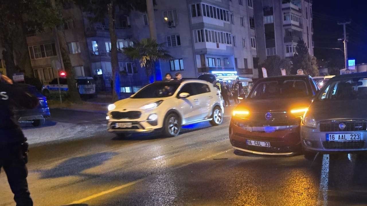 Kırmızı ışıkta felaketi yaşadılar! 3 yaralı