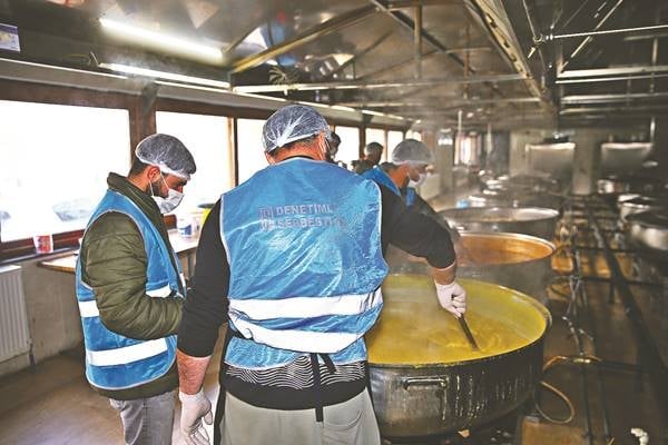 Kızılay aşevinde 3 bin ihtiyaç sahibinin iftar yemeklerini 20 hükümlü hazırlıyor