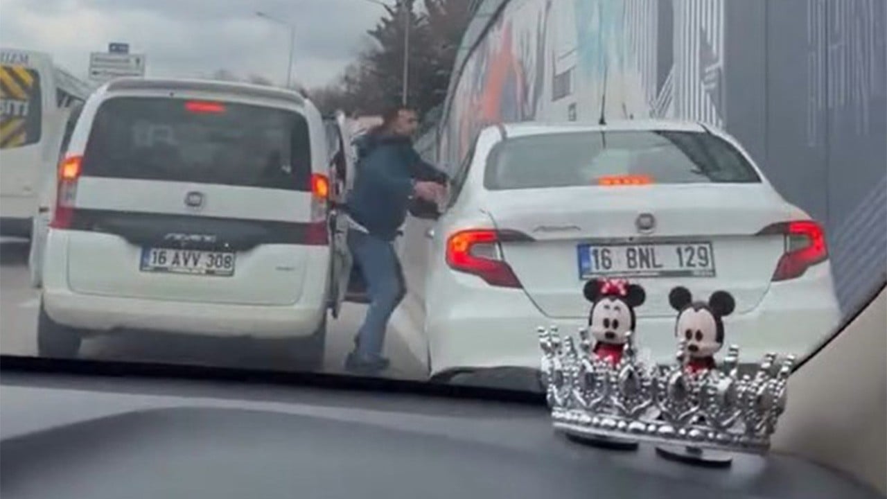 Kızıp araçtan indi 180 bin lira ceza yedi