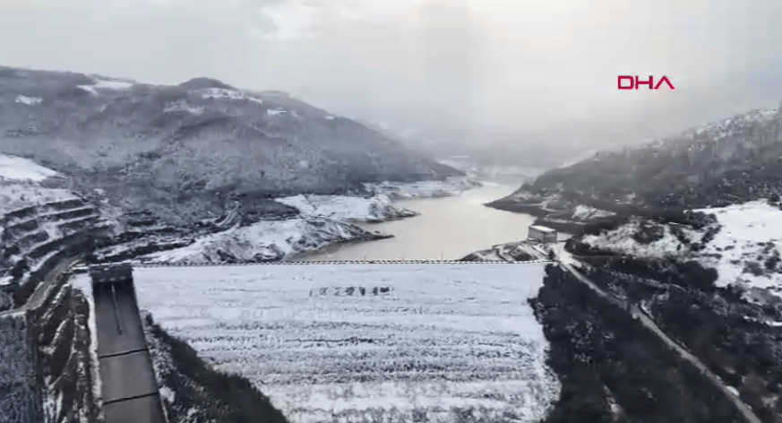 Kocaeli'ye kar bereketi! Yuvacık Barajı dipten döndü, su seviyesi şahlandı!