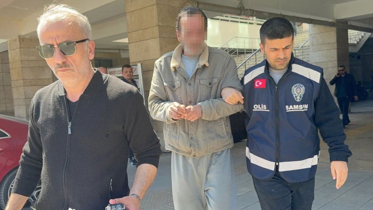 Kolonya içip annesinin kolunu kırdı