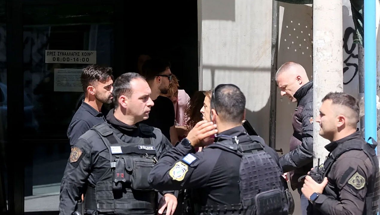 Komşu’da silah sesleri! Sosyal güvenlik ofisi ve adliye hedef alındı