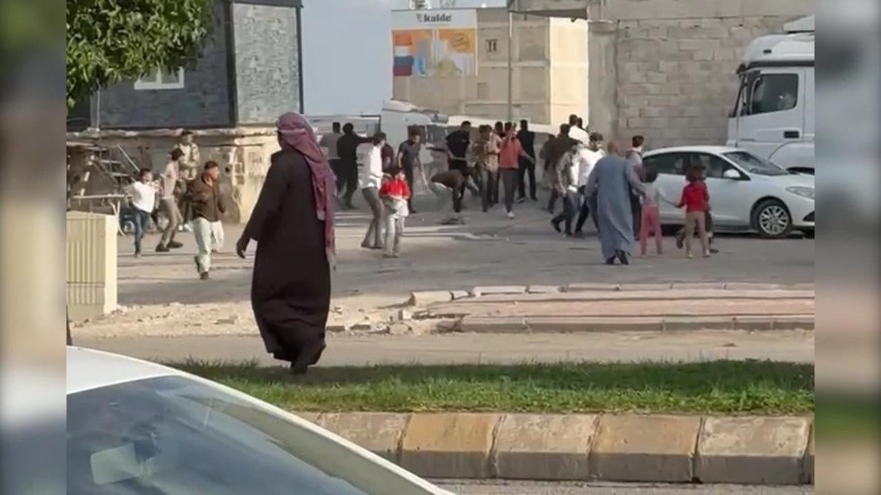 Komşular arasındaki tartışma taş ve sopalı kavgaya dönüştü: 1 ölü, 5 yaralı