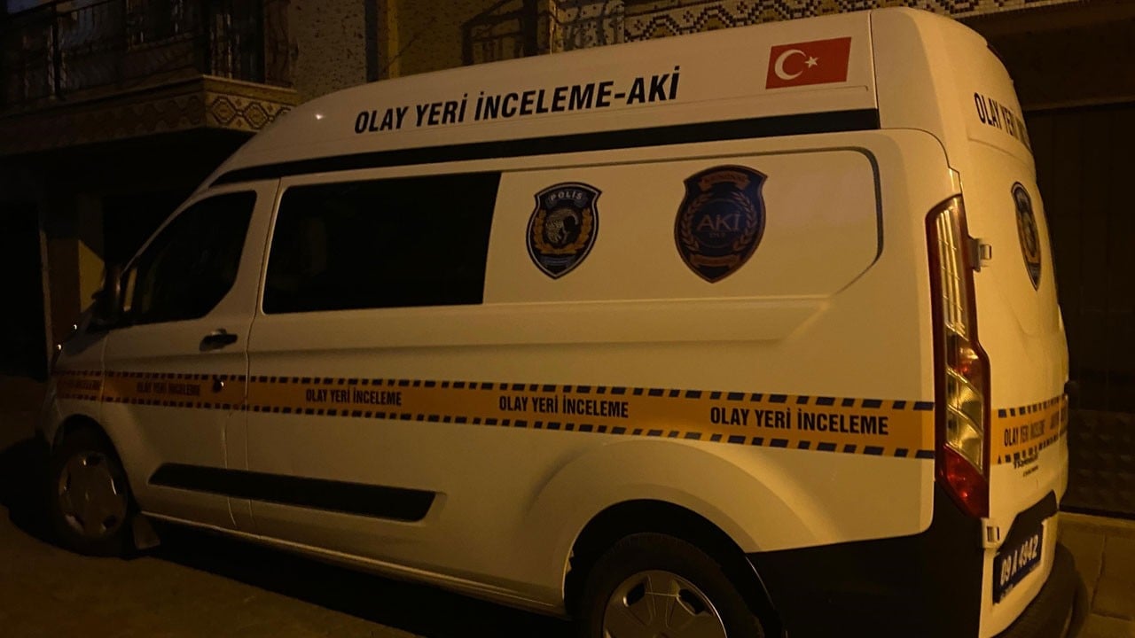 Komşular kötü kokudan şüphelendi! Kapı açılınca acı gerçek ortaya çıktı