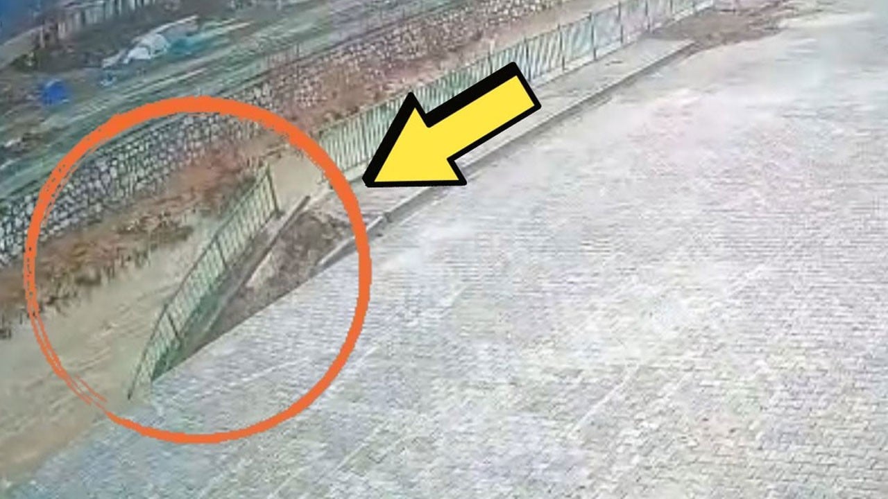 Korku dolu anlar! Sağanak sonrası duvar çöktü