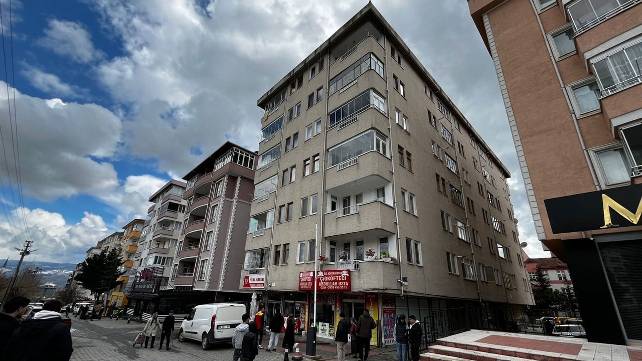 Korkunç kaza! Bacadaki yangına müdahale etmek isterken can verdi