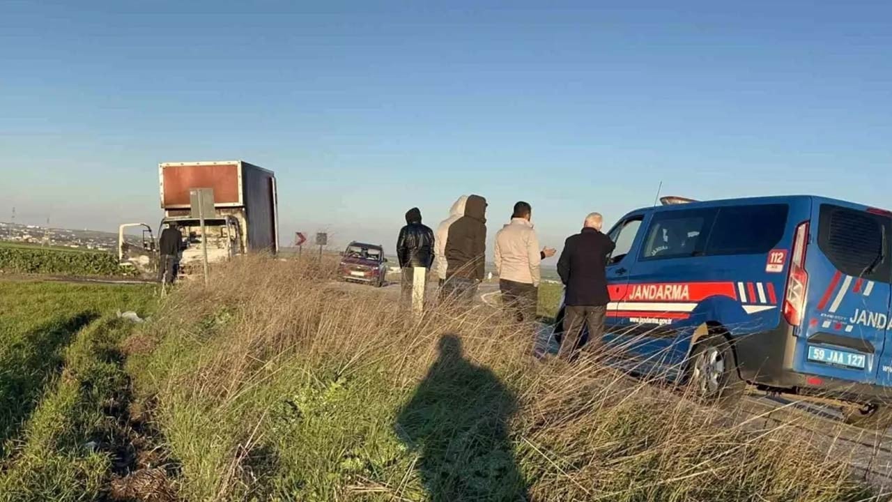 Koskoca kamyonet demir yığınına döndü