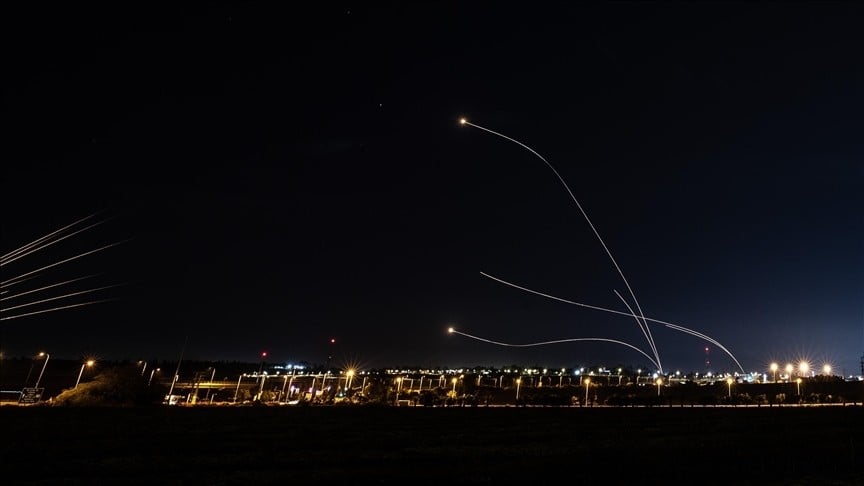 Kudüs’te siren sesleri: İran füzeleri İsrail Meclisi’ni sığınağa gömdü!