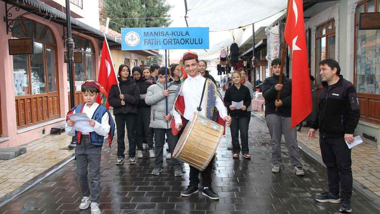 Kula sokaklarında Ramazan coşkusu çocuklarla canlandı!