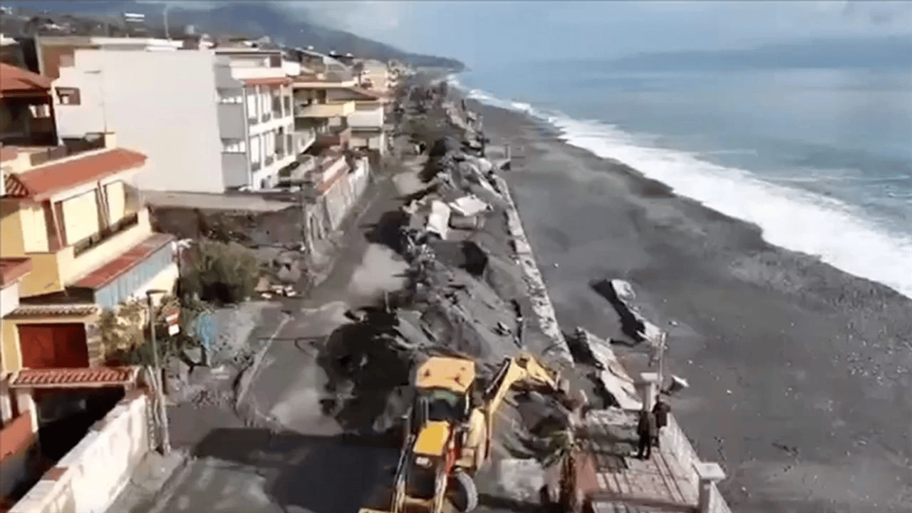 Kuvvetli yağışlar evleri yuttu!