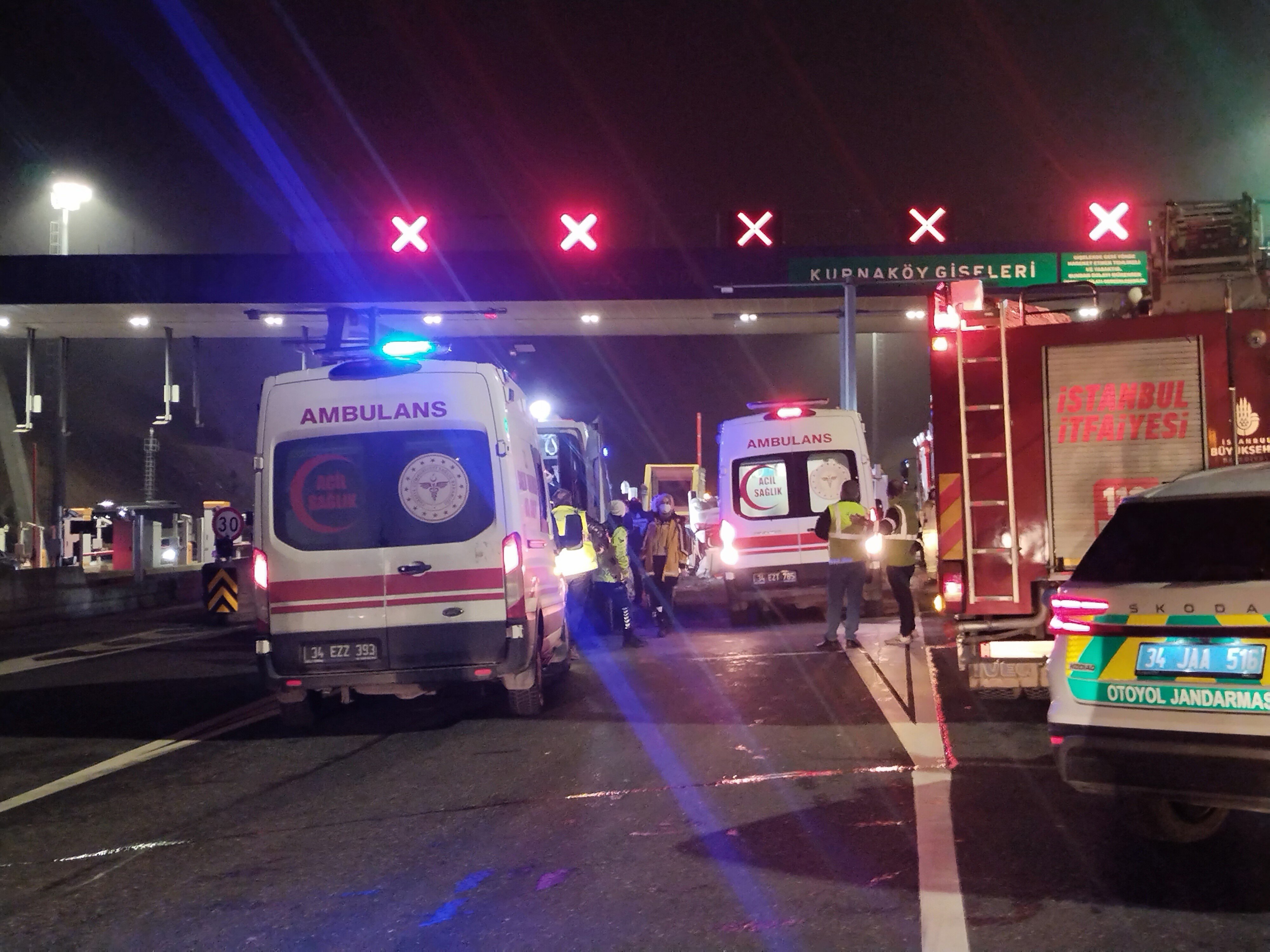 Kuzey Marmara Otoyolunda otomobil takla attı: 2 yaralı