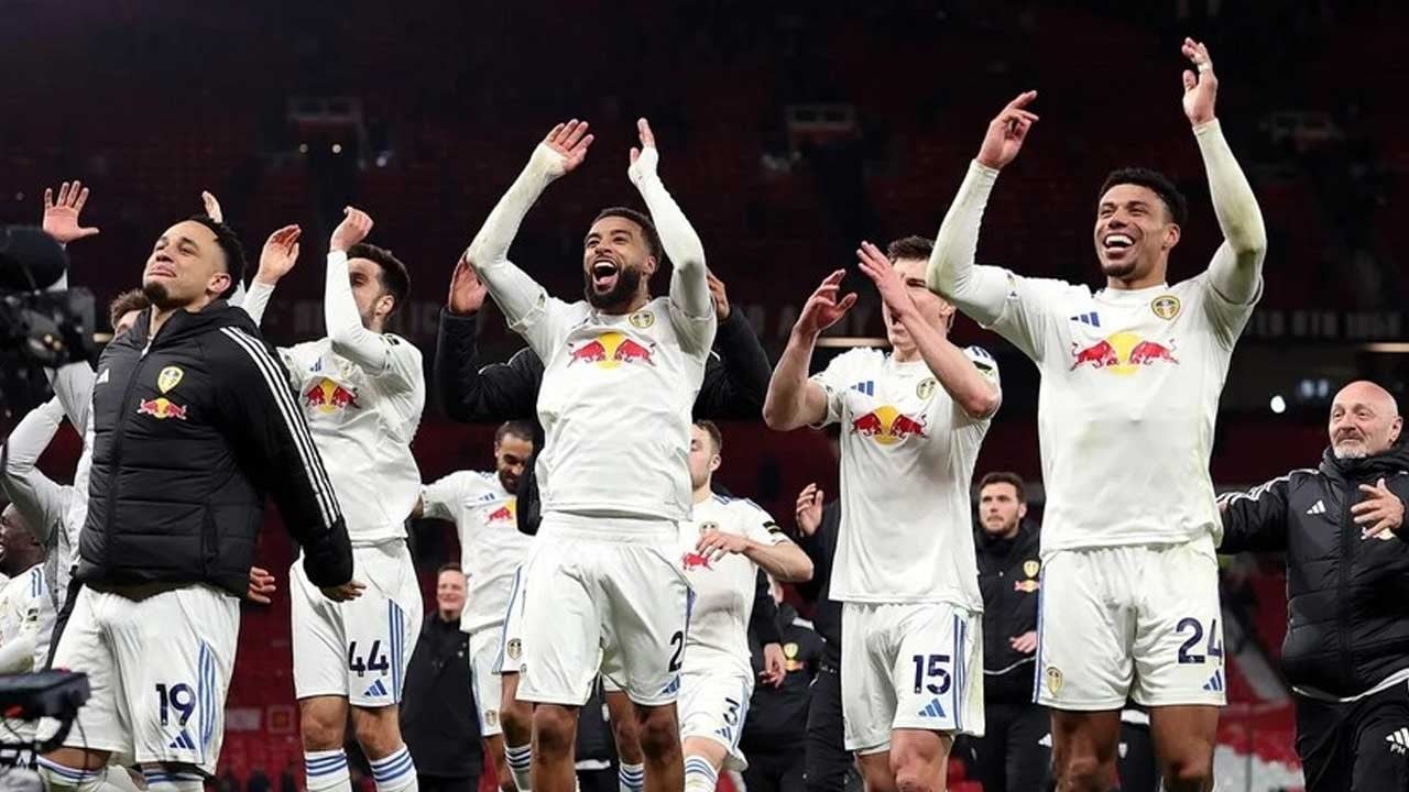 Leeds United, 45 yıl aradan sonra Old Trafford'da galip geldi