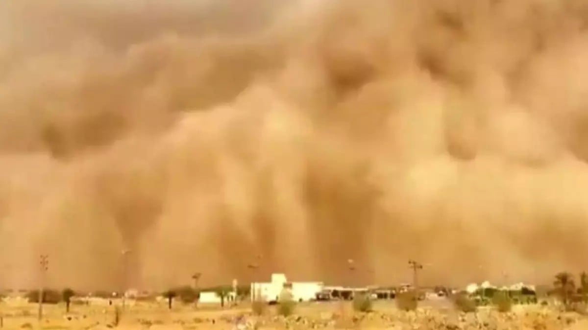 Libya'da turuncu kabus! Trablus'ta kum fırtınası uçuşları ve hayatı vurdu