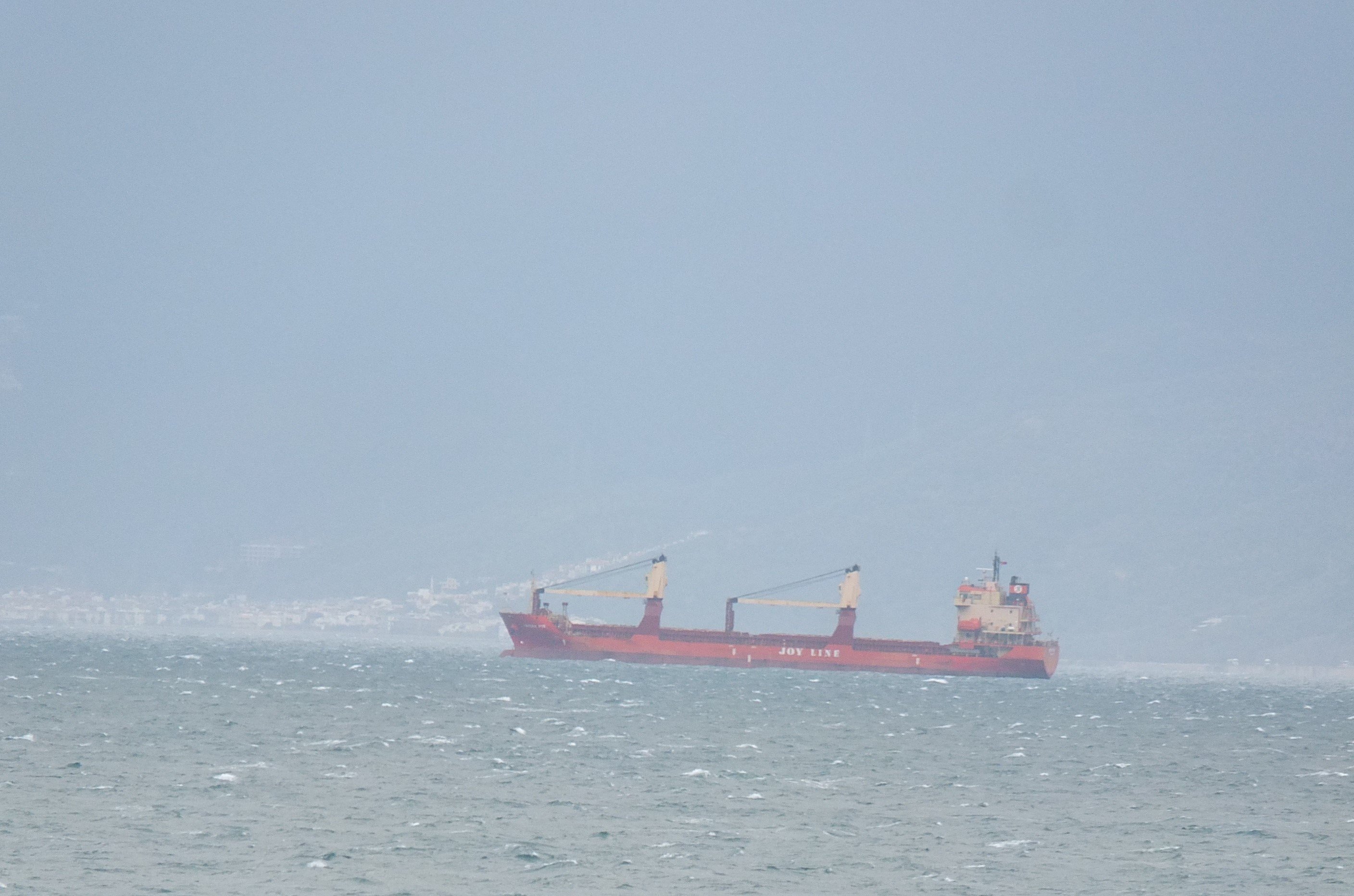 Lodos fırtınası gemileri Edremit Körfezi’ne hapsetti