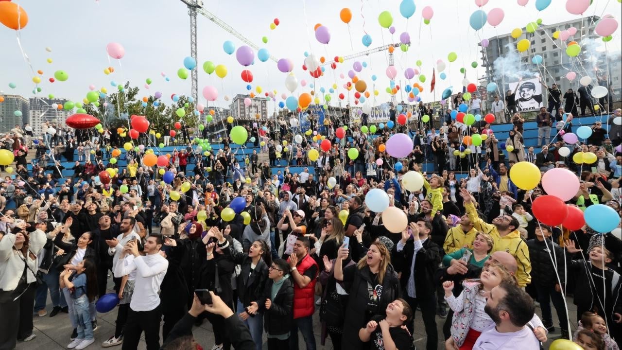 Lösemiyi yenen 5 yaşındaki Emin Efe için umut balonları gökyüzünü süsledi!
