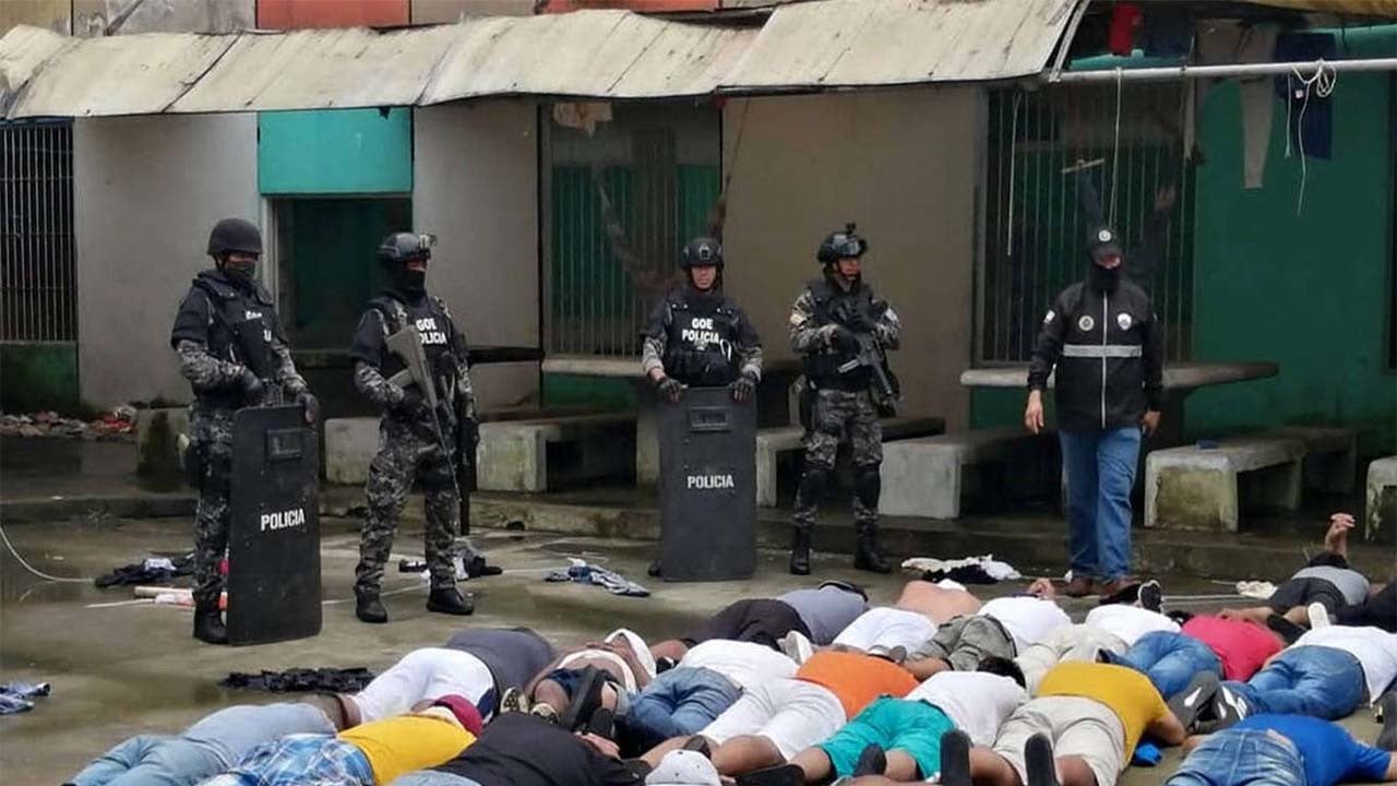 Mahkumlar birbirini boğarak öldürdü!