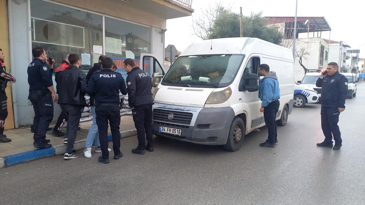 Manisa'da nefes kesen takip: Panelvandan 35 düzensiz göçmen çıktı!