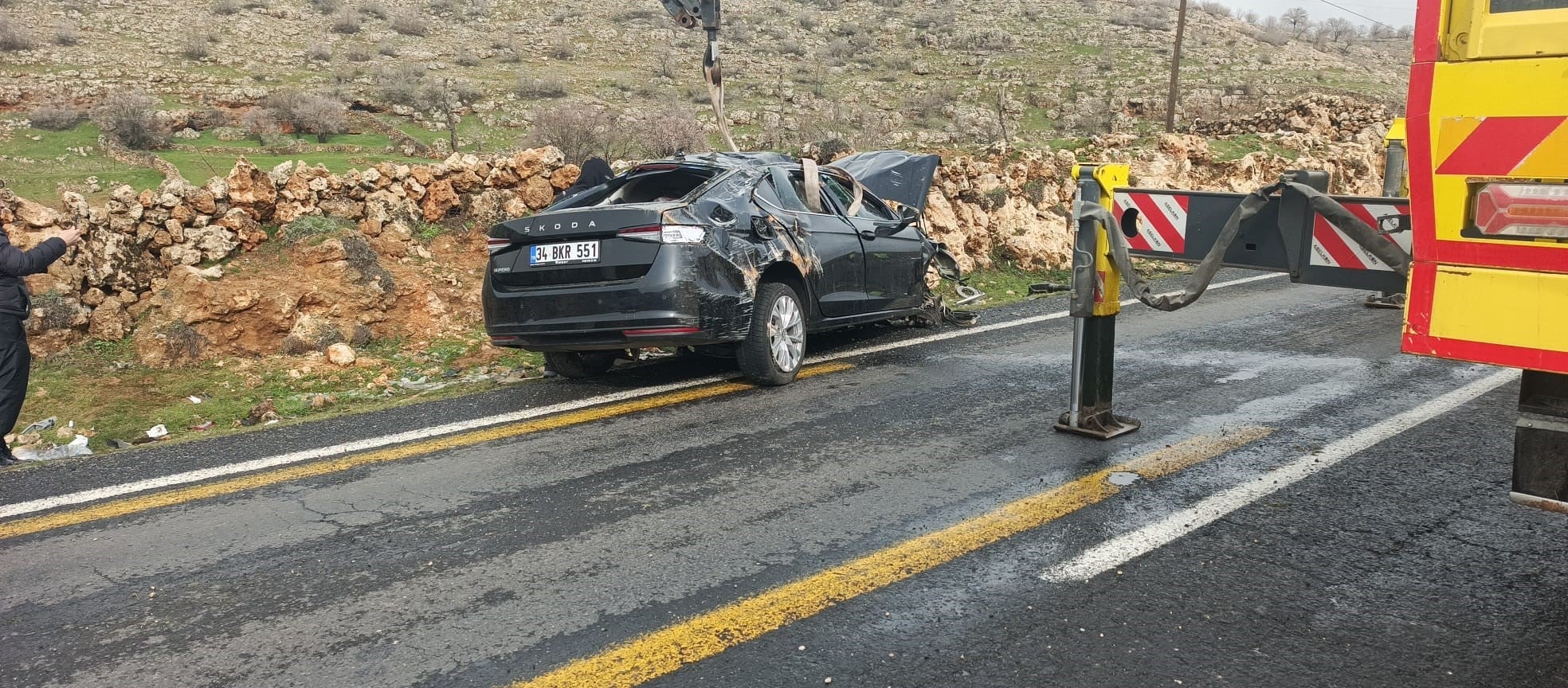 Mardin’de kontrolden çıkan otomobil takla attı: 3 yaralı