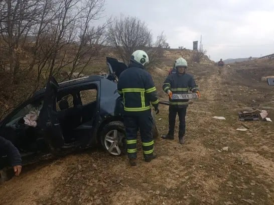 Mardin’de otomobil yol kenarına devrildi: 5 kişi yaralandı