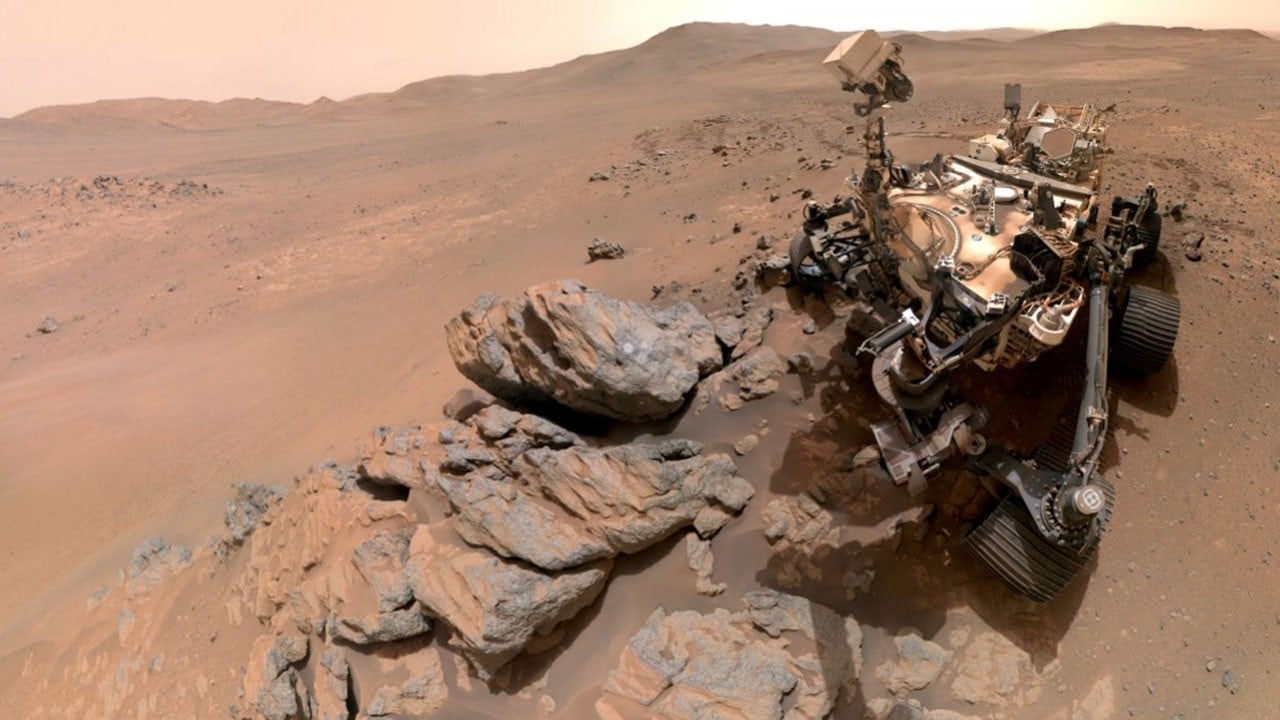 Mars’tan dikkat çeken özçekim! Perseverance kızıl topraklarda poz verdi