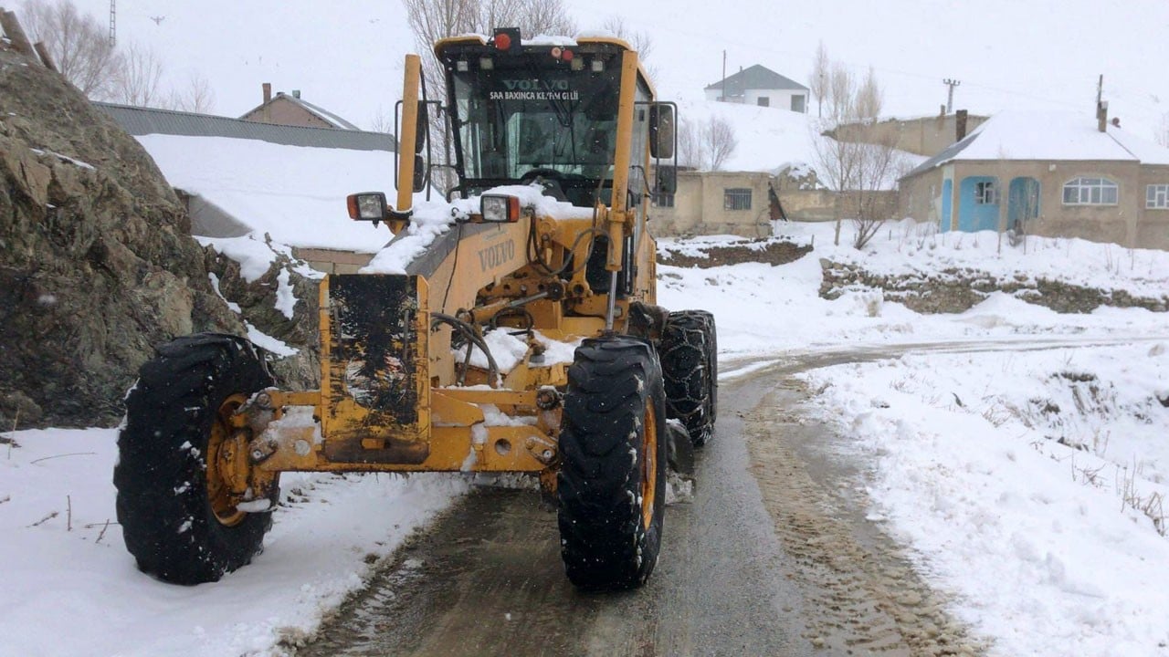 Mart ayında karla mücadele! 216 yerleşim yerinin yolu kapandı