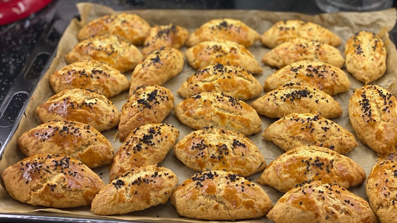 Mayasız kıyır poğaça: Haftalarca bayatlamayan poğaça yapmışlar