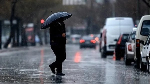 Meteoroloji bölge bölge uyardı! Yurt genelinde sıcaklık düşüyor: Sağanak yağışlar etkili olacak