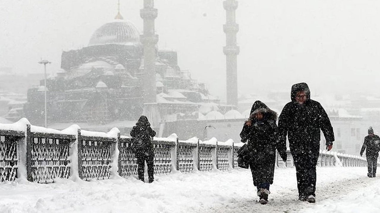 Meteoroloji uzmanı müjdeyi verdi: İstanbul'a ne zaman kar yağacak?