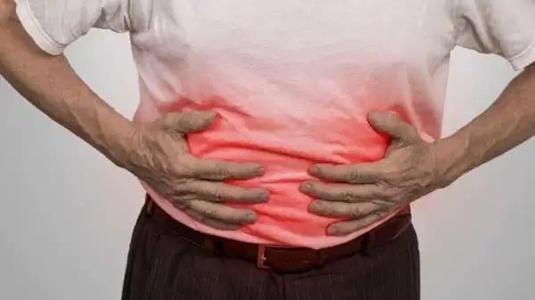 Mide yanması mı, yoksa kanser mi? Sinsi tehlikeye karşı "basit bir reflü" demeyin!