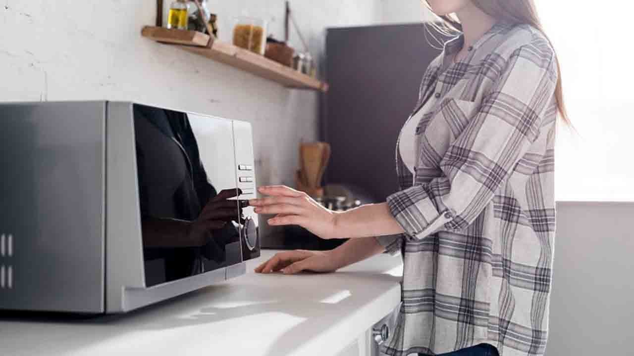 Mikrodalgayı böyle kullanmayın: Hem sağlığınız hem eviniz zarar görebilir